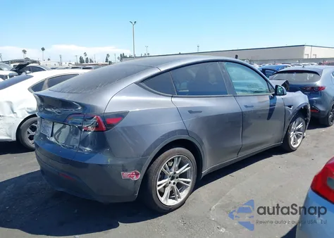 2023 Tesla Model Y z USA, uszkodzony, nr VIN 7SAYGDEE5PF865572